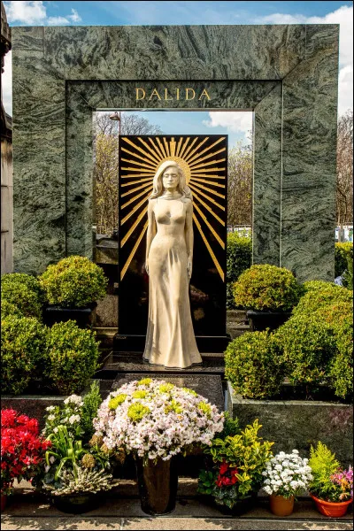 Le premier jour, Dieu créa-t-il d'abord le ciel ou la lumière ?