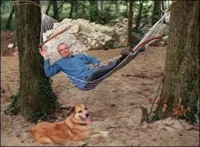 En 1988, quel ancien présentateur du JT s'est installé dans une cage de zoo pendant deux semaines ?