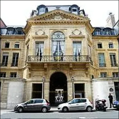 Quel ministre de la Culture a cumul&eacute; pendant dix mois son poste avec celui de porte-parole du gouvernement fran&ccedil;ais ?