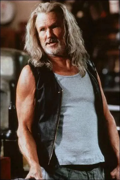 Dans combien de films de la trilogie 'Blade' apparat Abraham Whistler ?