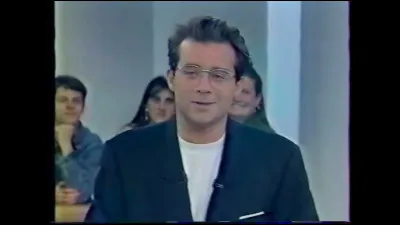 À quel animateur Jean-Luc Delarue a-t-il succédé comme présentateur de "La Grande Famille" sur Canal+ ?