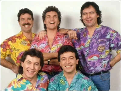 Quels sont les prénoms des membres du groupe "Les Musclés" ?