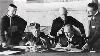 Le 11 février 1929, les accords du Latran sont signés entre le pape et Benito Mussolini, réduisant ainsi la souveraineté temporelle du chef de l'État du Vatican. Quel est le nom du pape qui règne sur l'Église catholique à cette époque ?