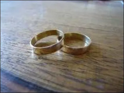 En 2001, Enya se fait plaisir en interprétant La chanson du film "Le seigneur des anneaux I : La communauté de l'anneau".