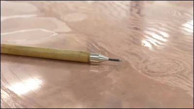 Quel est le nom de cet outil pointu dont lextrémité sert à graver des traits dans le métal ?