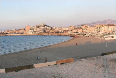 ''La Pointe-Rouge'' est un quartier de quelle ville des Bouches-du-Rhône ?