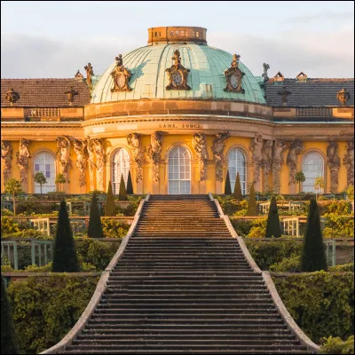 Dans quelle ville peut-on visiter le palais de Sanssouci ?
