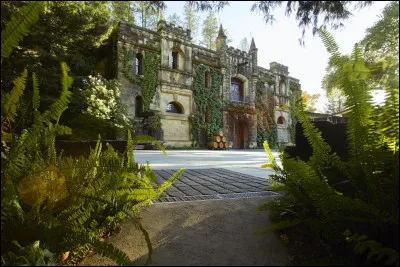 Qui est le réalisateur du film "La Vie est belle (1997)" ?