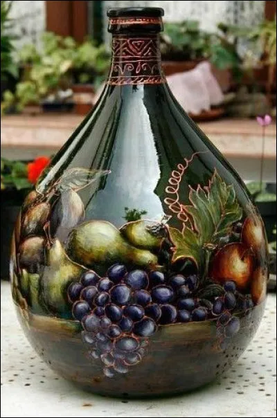 Quel nom porte cette énorme bouteille qui contient 20 à 50 litres ?