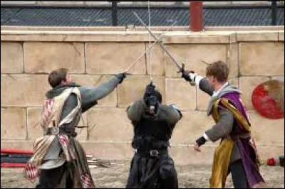 Avec qui Eragon s'entra&icirc;ne-t-il au combat durant sa formation ?