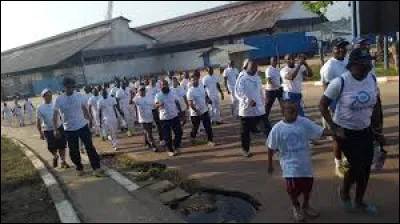 O&ugrave; veut se rendre Roran avec tous les habitants de Carvahall ?