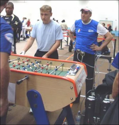 Histoire : Le baby-foot a sa lgende. Il s'appelle Frdric Collignon, est numro 1 mondial et a remport une multitude de championnats du monde (oui, a existe pour le baby). Ce joueur est :