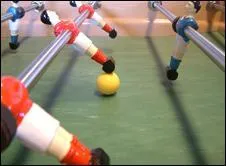 Le contrle de la balle : Essentiel au baby-foot. Comment nomme-t-on cette faon de bloquer la balle, les pieds du joueur dirigs vers le goal adverse ?