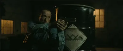James Cullen Bressack a réalisé ce film, où Van Damme interprète Russell Hatch, qui a pour titre...