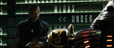 Mackie joue Finn dans ce film de Shawn Levy, qui est...