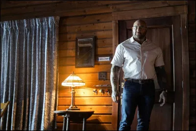 Quel est ce film de M. Night Shyamalan où Bautista joue Leonard ?