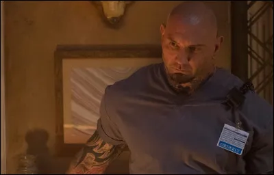 Bautista joue Everest dans ce film de Drew Pearce, qui est...