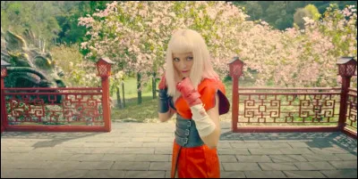 Comment s'appelle cette s&eacute;rie cr&eacute;&eacute;e par Charlie Brooker et dans laquelle Klementieff joue Roxette ?