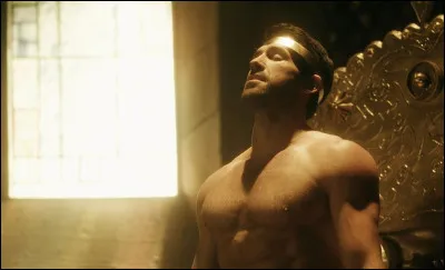 Comment s'appelle cette série créée par Guillaume Lubrano et dans laquelle Adkins joue Guillam ?