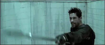 Adkins joue un combattant dans une piscine dans ce film de Louis Leterrier, qui est...