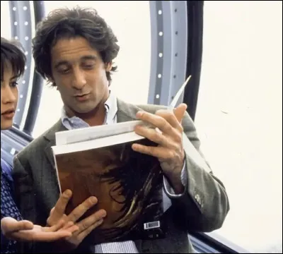 Claude Pinoteau a r&eacute;alis&eacute; ce film, o&ugrave; Lindon interpr&egrave;te &Eacute;douard Jansen, qui a pour titre...