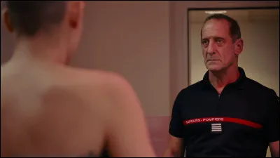 Julia Ducournau a r&eacute;alis&eacute; ce film, o&ugrave; Lindon interpr&egrave;te Vincent, qui a pour titre...