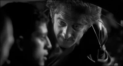 ... est le titre de ce film, r&eacute;alis&eacute; par Mathieu Kassovitz, avec Lindon dans le r&ocirc;le d'un homme ivre.