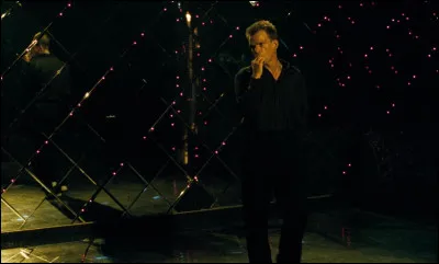 Claire Denis a r&eacute;alis&eacute; ce film, o&ugrave; Lavant interpr&egrave;te l'adjudant-chef Galoup, qui a pour titre...