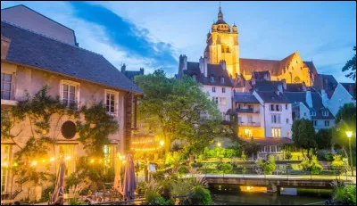 Quel est le surnom de la ville de Dole ?