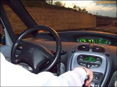 Pour limiter la consommation de carburant, je dois changer les vitesses  bas rgime moteur :