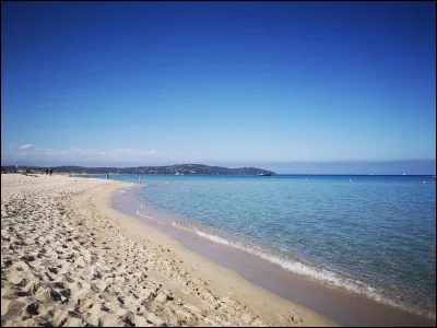 Dans quelle ville du Var ''la plage de Pampelonne'' est-elle située ?