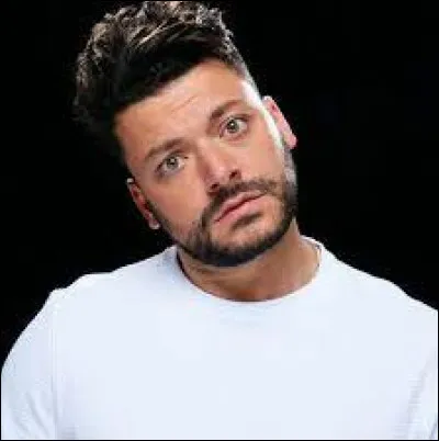 Qui est cet humoriste, animateur de l'émission de télé ''L'humour à la plage'' ?