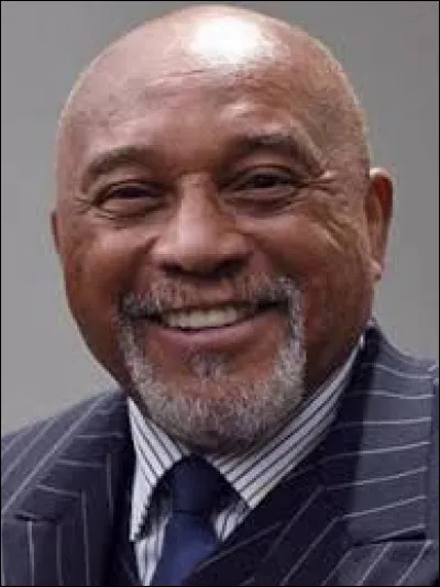 Quel athlète américain leva un poing ganté sur le podium du 200 m des Jeux olympiques de 1968 ?