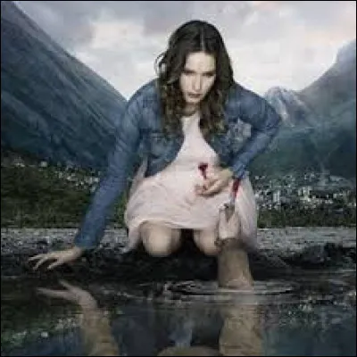 Quelle série française fantastique de 2012 se déroule près d'un gigantesque barrage ?