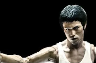Quel art martial fut créé par Bruce Lee, aux alentours de 1967 ?