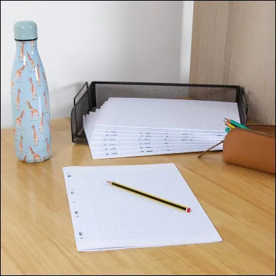 À l'école, ton voisin louche sur ta copie, tu :