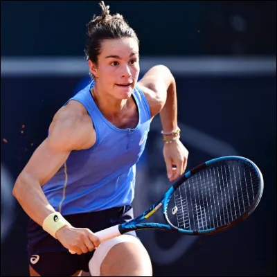 Cette joueuse de tennis française ayant reçu, en mai 2025, une invitation pour le tournoi de Roland-Garros, atteint les demi-finales dès sa première participation à un tournoi du Grand Chelem. 
Quel est son prénom ?
