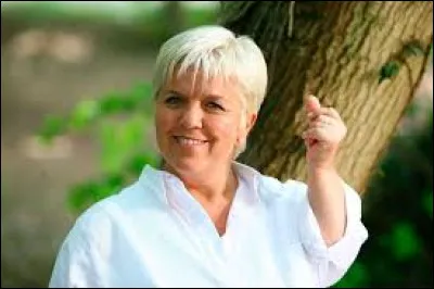 Joséphine Delamarre, célèbre ange gardien, a oublié son vrai prénom qui est...