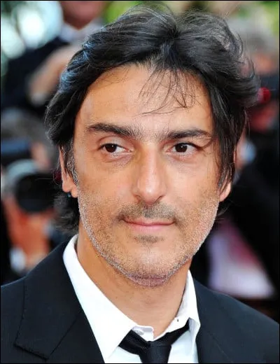 Quel est le prénom de cet acteur, réalisateur, scénariste né à Tel-Aviv qui a écrit, réalisé le film ''Ma femme est une actrice'' et dans lequel il a joué avec sa compagne, Charlotte ?