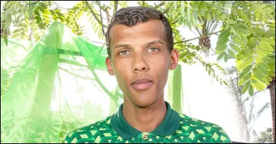 Vous connaissez les chansons ''Papaoutai'' et ''Alors on danse'' mais savez-vous quel est le prénom de l'artiste ? C'est...