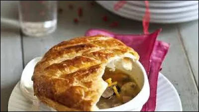 En 1975, le cuisinier Paul Bocuse invente la soupe VGE dédiée au président de la République Valéry Giscard d'Estaing. Quel champignon entre dans sa composition ?