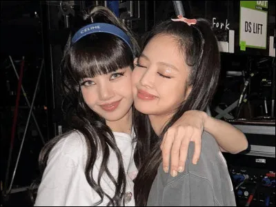 De quelle chanson proviennent ces paroles : 
"It's so fire with him I go boo, ooh
He said you look crazy
Thank you, baby
I owe it all to you" ?