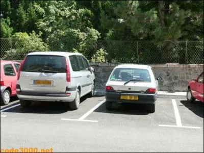 Je pars en vacances 15 jours, je peux laisser mon vhicule dans cette rue o le stationnement est gratuit :