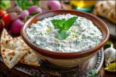 Grèce - Quels sont les deux ingrédients principaux du tzatziki ?