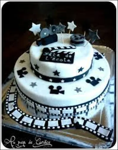 Depuis que Félicie est là, il a arrêté son cirque ! Il a fréquenté le marchand de vin, la grande perche et le fou de Bergerac ! Qui est-il ?