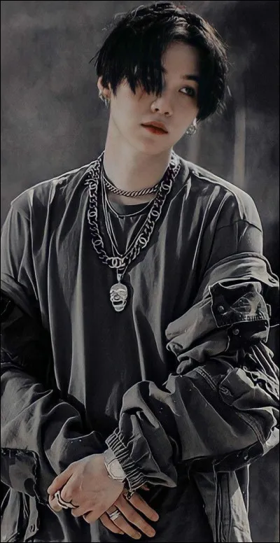 De quelle couleur est le micro de Suga ?