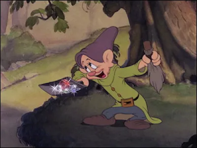 Chez nos amis anglais, comment se nomme le nain Simplet ?