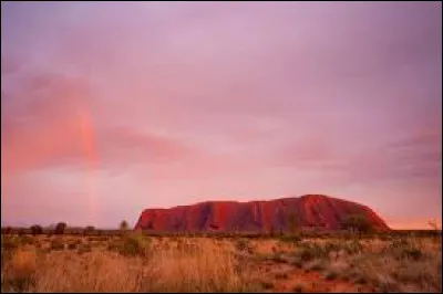 Quel est l'autre nom de l'Uluru qui se trouve en Australie ?