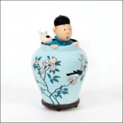 Qui est l'auteur de la bande dessinée des aventures de Tintin intitulé "Le Lotus bleu" ?