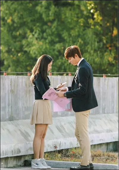 Dans "The Heirs", qui est le meilleur ami du personnage principal, Kim Tan ?